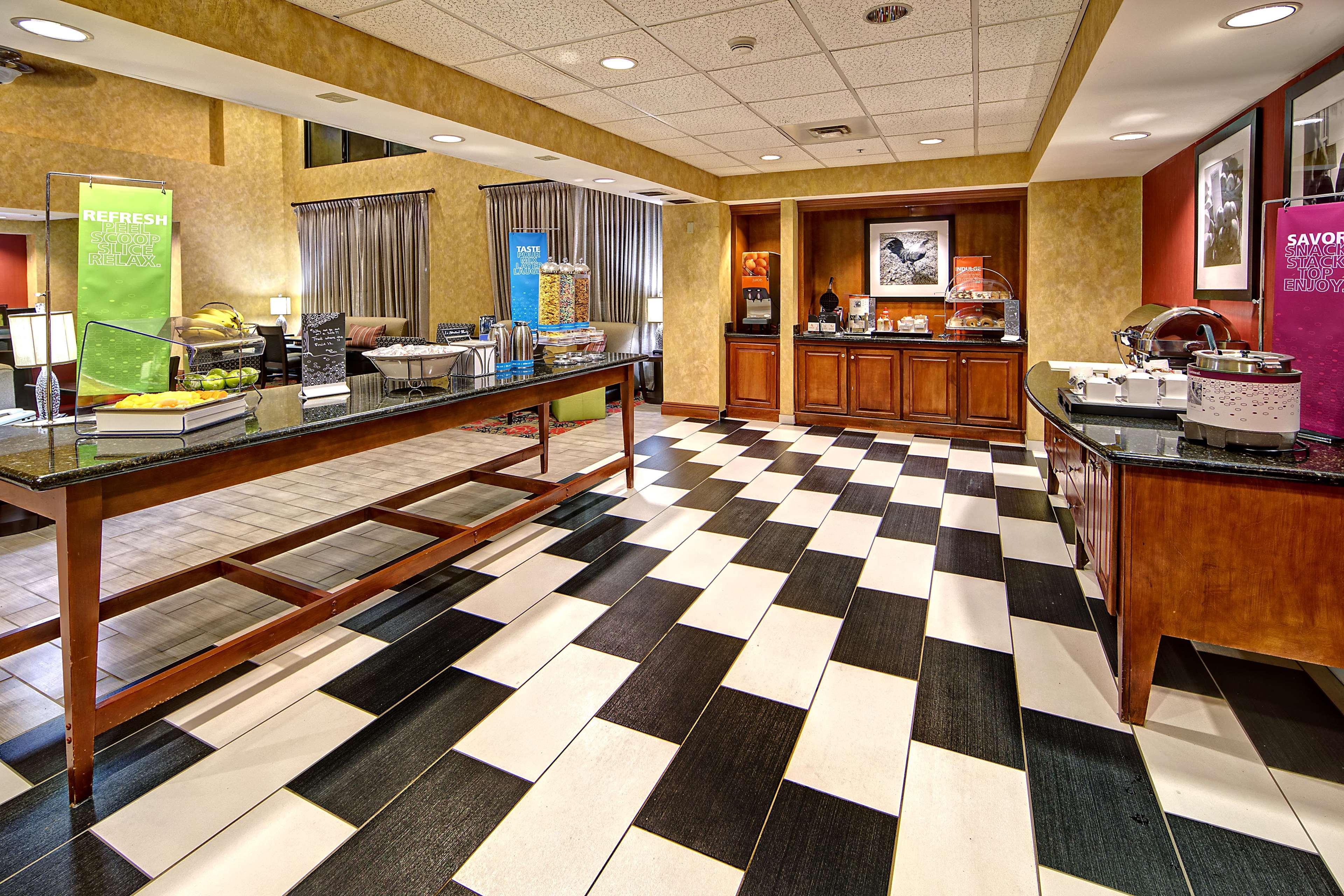 Hampton Inn Куинси Экстерьер фото